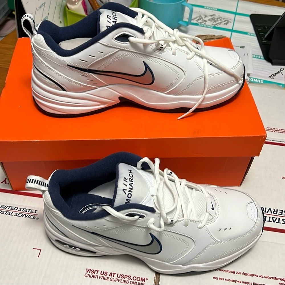 Nike shoes - Picture 1 of 8